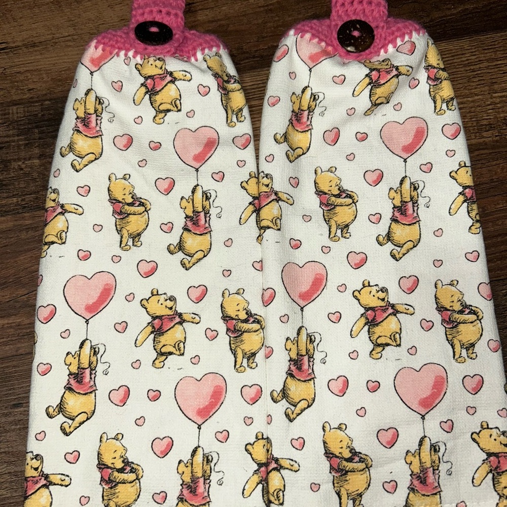 Winnie the Pooh Valentine’s Hanging Towel Set
